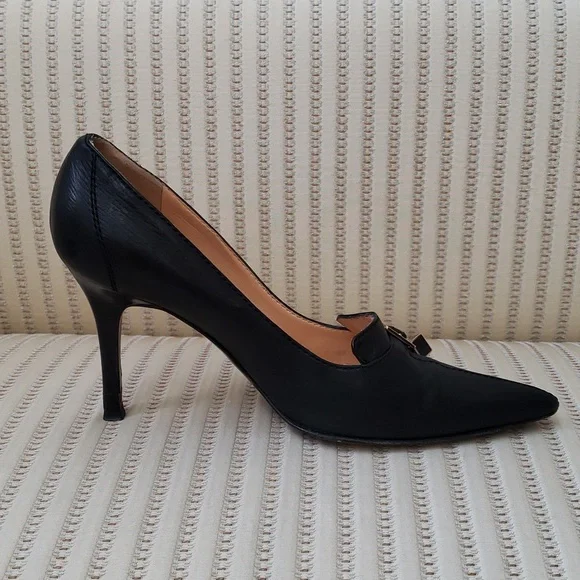 LOUIS VUITTON PUMPS WITH LV CUBE CHARM - Picture 6 of 11